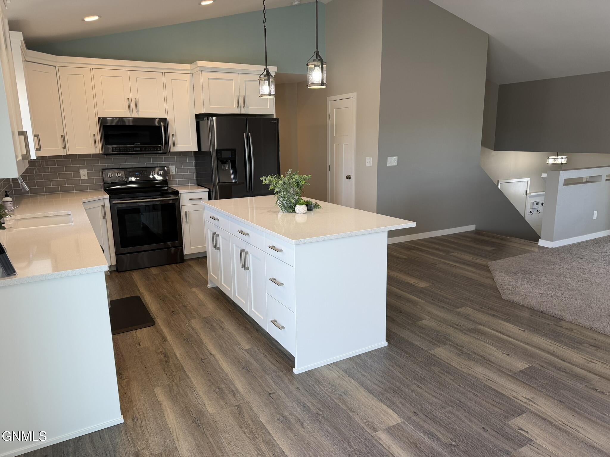 Bismarck, North Dakota, 58504, United States, 5 Bedrooms Bedrooms, ,2 BathroomsBathrooms,Residential,For Sale,1986096