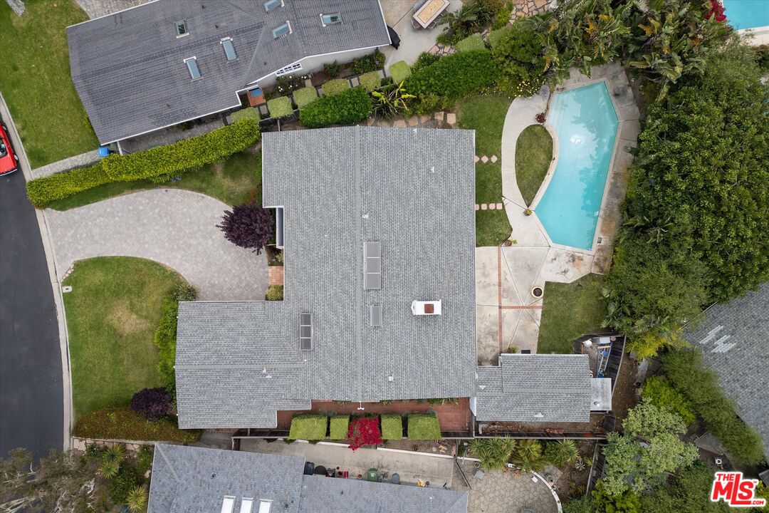 Malibu, California, 90265, United States, 4 Bedrooms Bedrooms, ,3 BathroomsBathrooms,Residential,For Sale,1859760