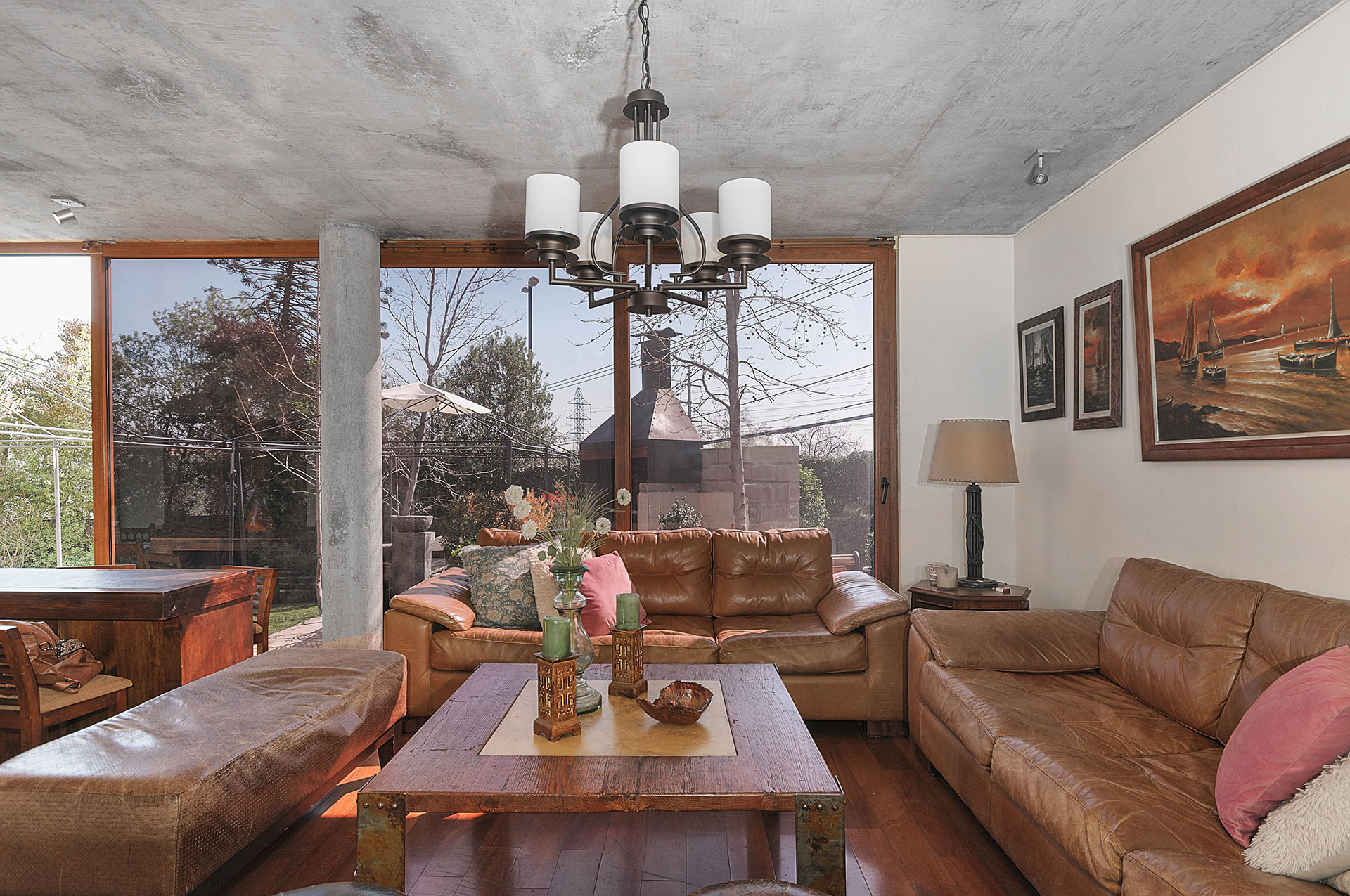  Modern home with generous living spaces,  in La Reina Alta - 物件實景