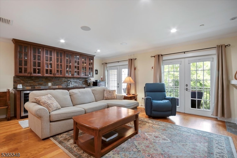 Teaneck, New Jersey, 07666, United States, 2 Bedrooms Bedrooms, ,3 BathroomsBathrooms,Residential,For Sale,1870844