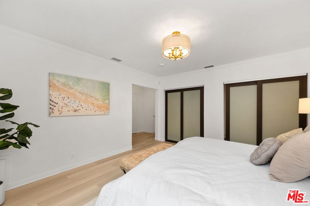 Los Angeles, California, 90048, United States, 4 Bedrooms Bedrooms, ,4 BathroomsBathrooms,Residential,For Sale,1912253