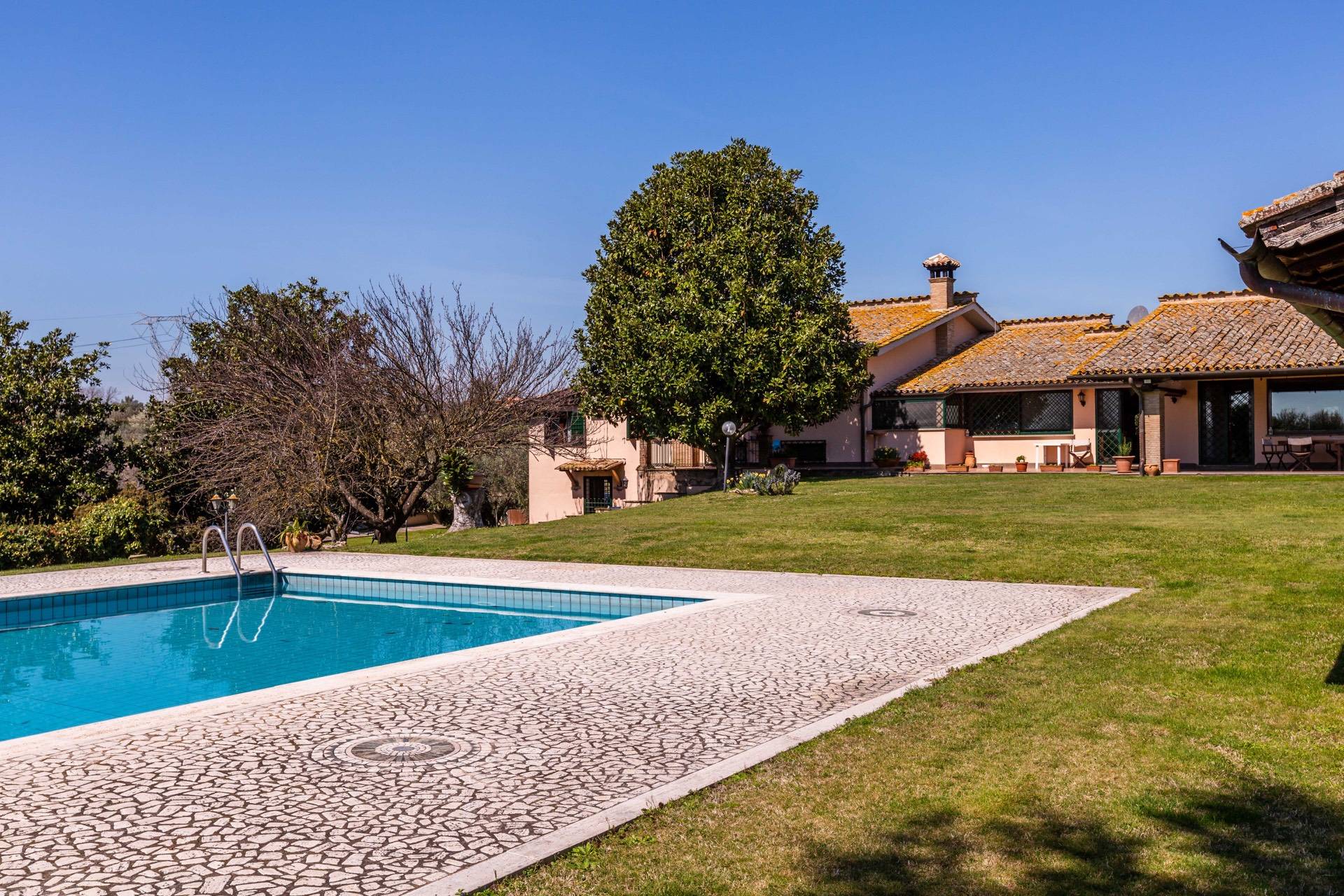Sacrofano, Roma, 00060, IT, 6 Bedrooms Bedrooms, ,5 BathroomsBathrooms,Residential,For Sale,1850375