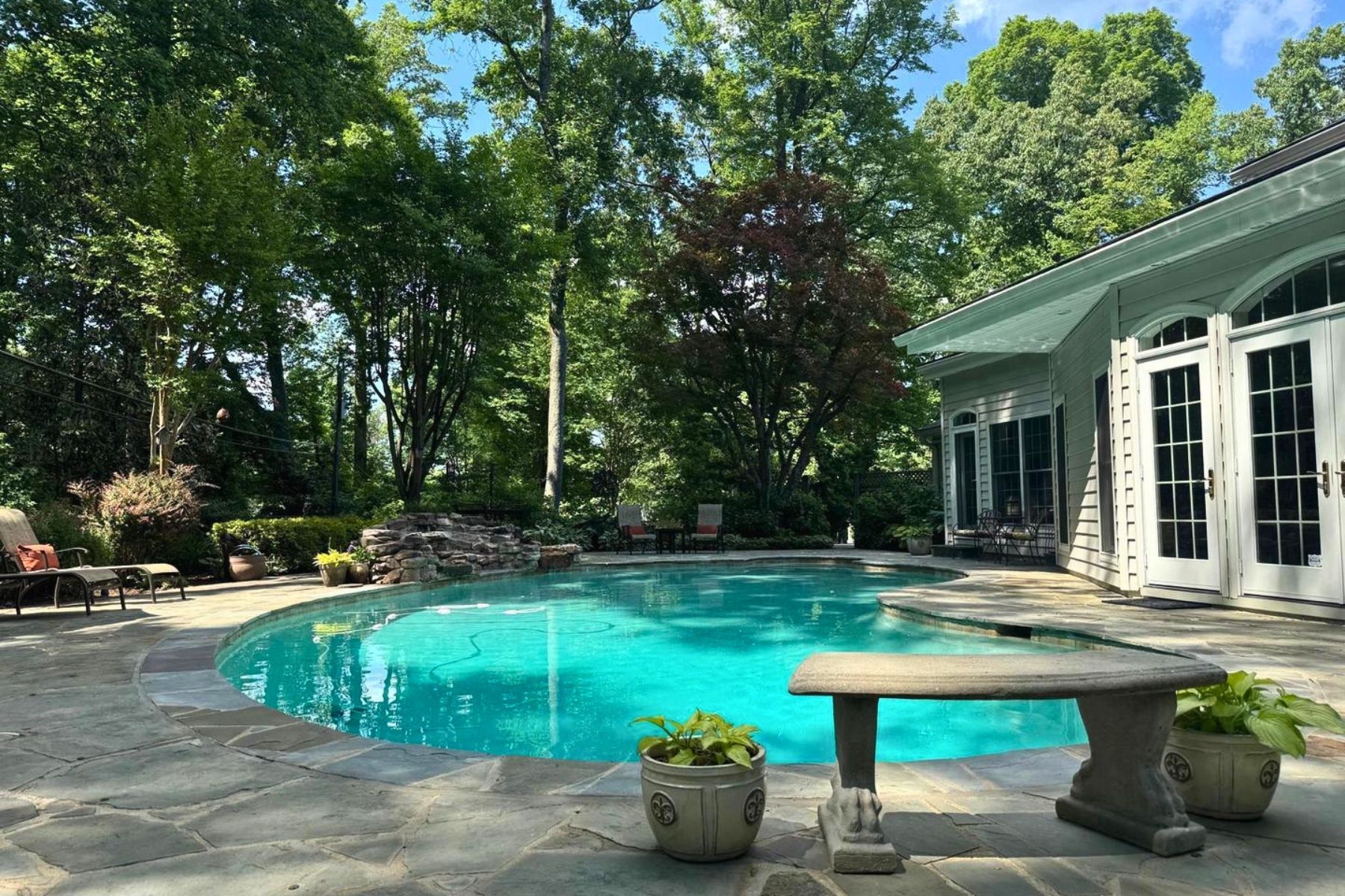  304 Chesapeake Drive, Great Falls, VA, 22066 - 物件實景