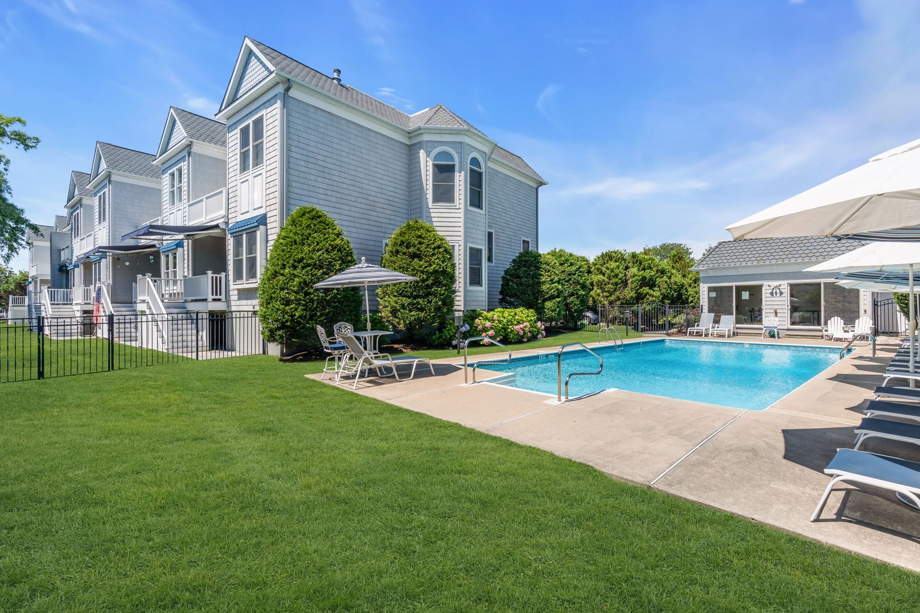  Rare End-Unit Coastal Townhome - 物件實景