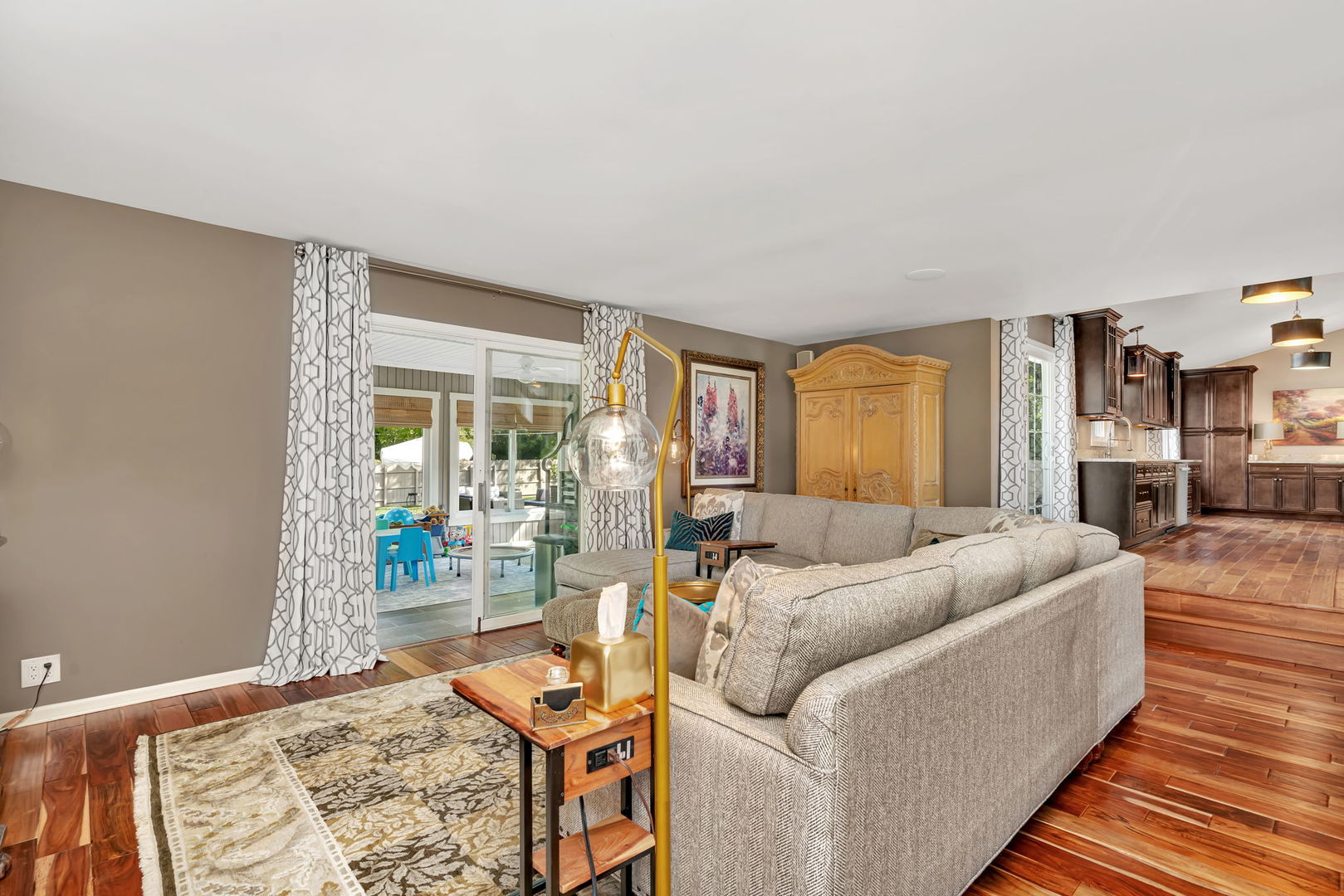 Joliet, Illinois, 60431, United States, 3 Bedrooms Bedrooms, ,3 BathroomsBathrooms,Residential,For Sale,1989625