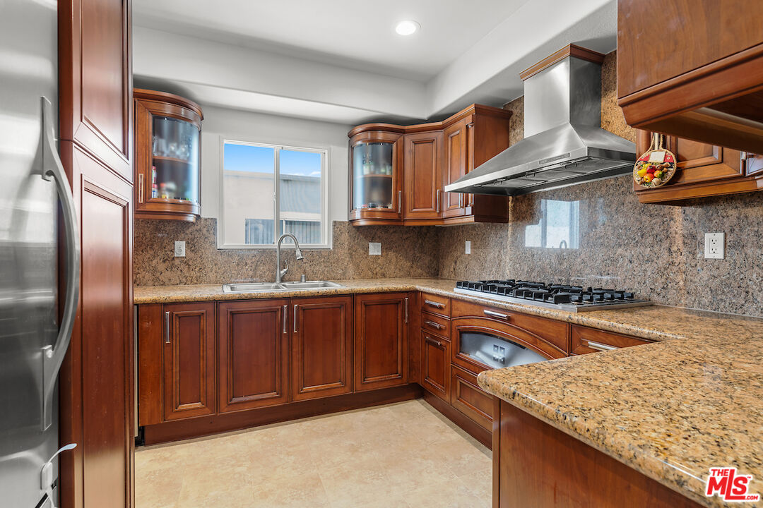 Los Angeles, California, 90049, United States, 3 Bedrooms Bedrooms, ,3 BathroomsBathrooms,Residential,For Sale,1885770