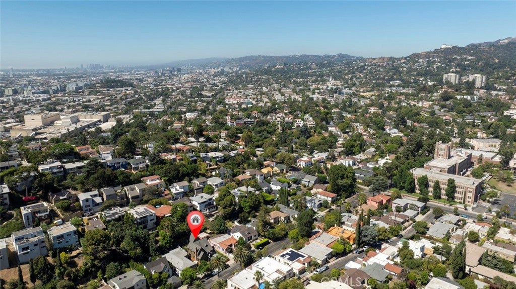 Los Angeles, California, 90027, United States, 4 Bedrooms Bedrooms, ,3 BathroomsBathrooms,Residential,For Sale,1942315