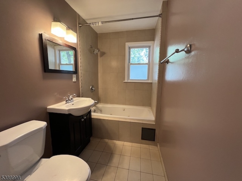 Teaneck Twp., New Jersey, 07666, United States, 3 Bedrooms Bedrooms, ,3 BathroomsBathrooms,Residential,For Sale,1996868