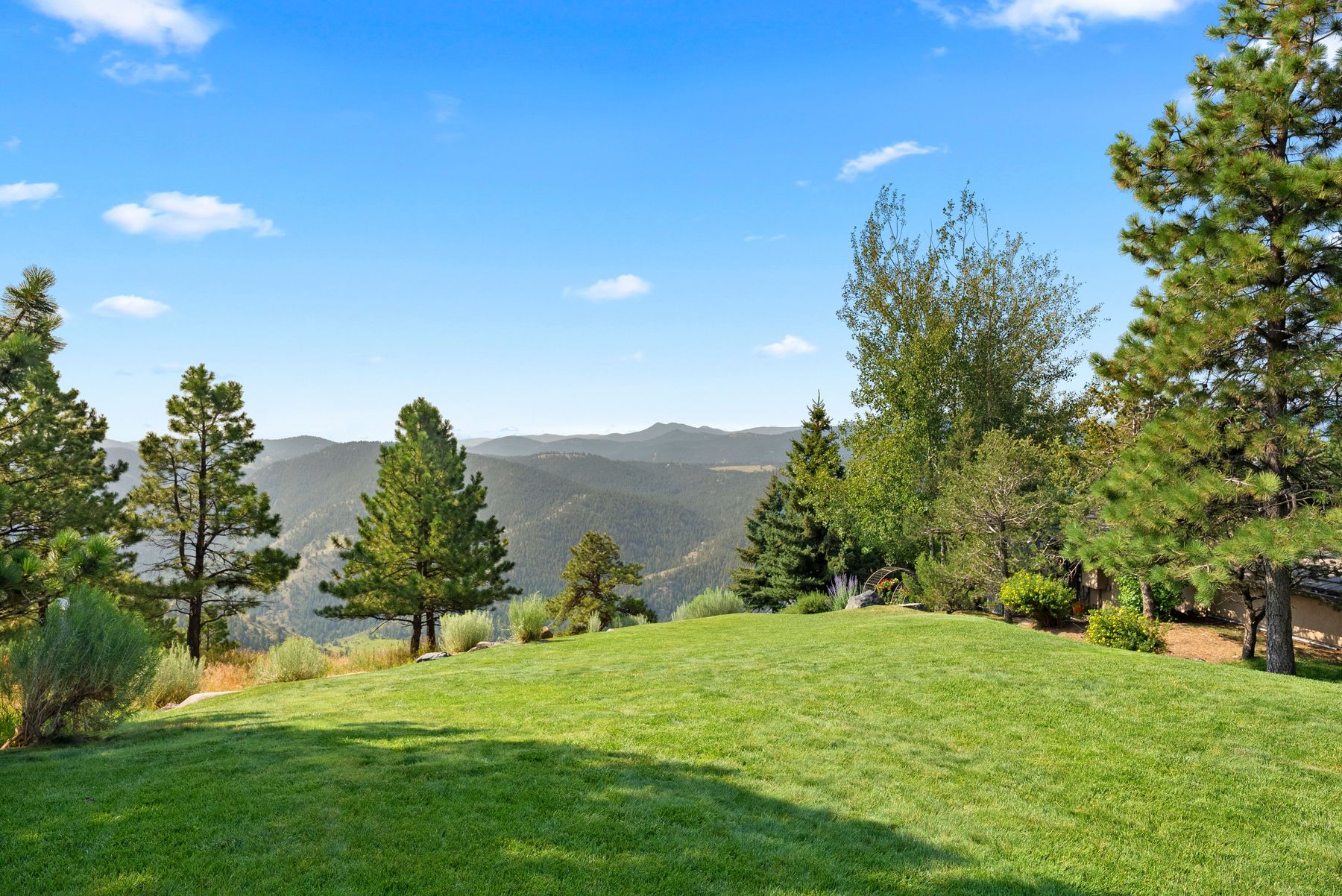  Premium Location with Unobstructed Front Range Views - 物件實景