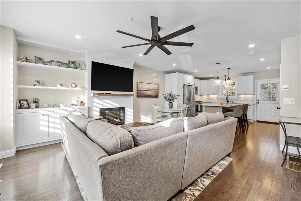 Pembroke, Massachusetts, 02359, United States, 2 Bedrooms Bedrooms, ,2 BathroomsBathrooms,Residential,For Sale,1992078