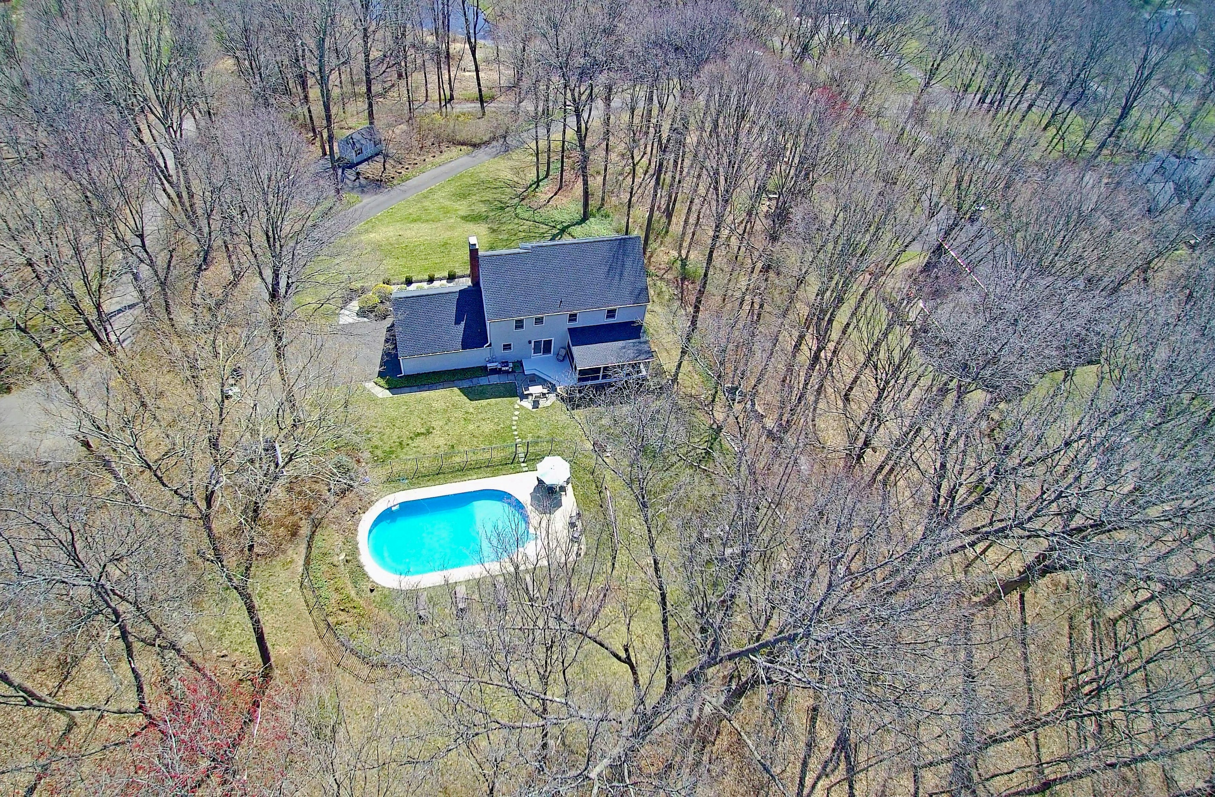  Classic New England Colonial - 物件實景