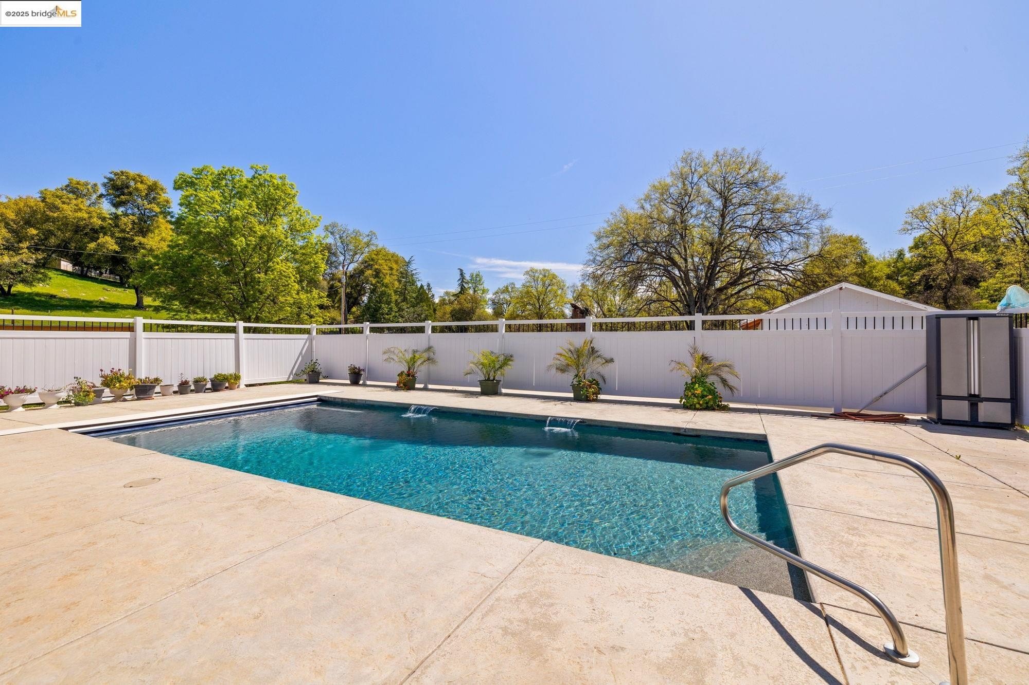 Sonora, California, 95370, United States, 4 Bedrooms Bedrooms, ,2 BathroomsBathrooms,Residential,For Sale,1923543