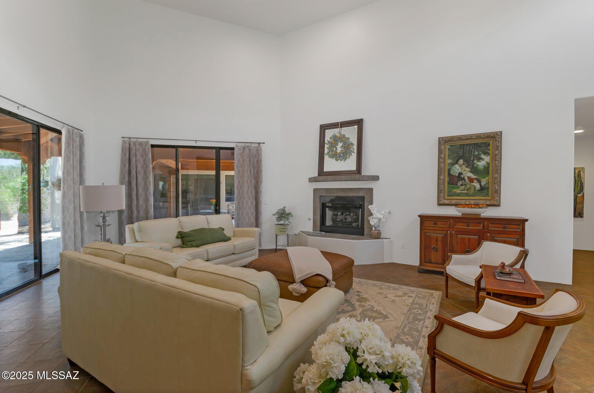 Tucson, Arizona, 85712, United States, 4 Bedrooms Bedrooms, ,4 BathroomsBathrooms,Residential,For Sale,1850331