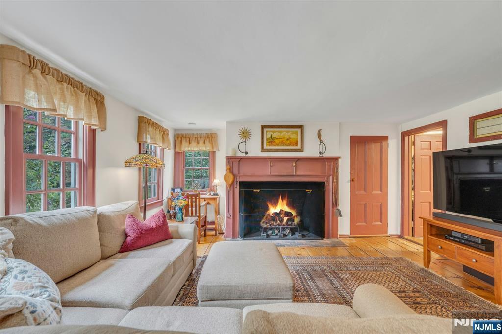 Park Ridge, New Jersey, 07656, United States, 4 Bedrooms Bedrooms, ,3 BathroomsBathrooms,Residential,For Sale,1927365