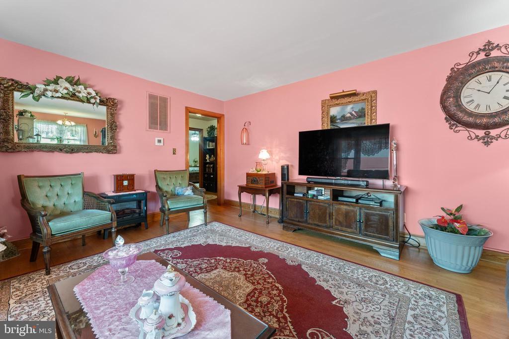 Fredericksburg, Virginia, 22407, United States, 5 Bedrooms Bedrooms, ,3 BathroomsBathrooms,Residential,For Sale,1925388