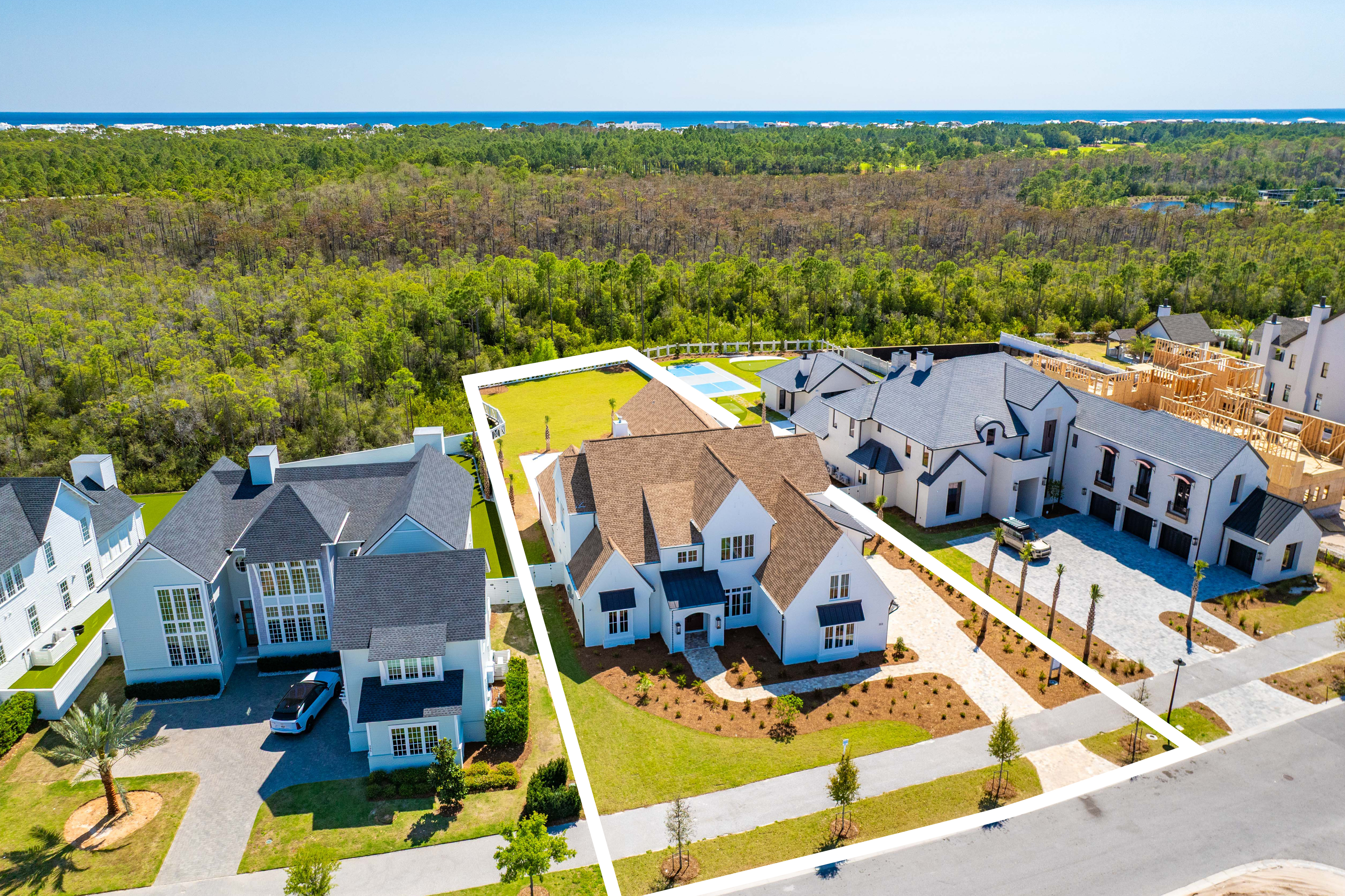  Magnificent Half-Acre Estate With Outdoor Oasis and Casita - 物件實景