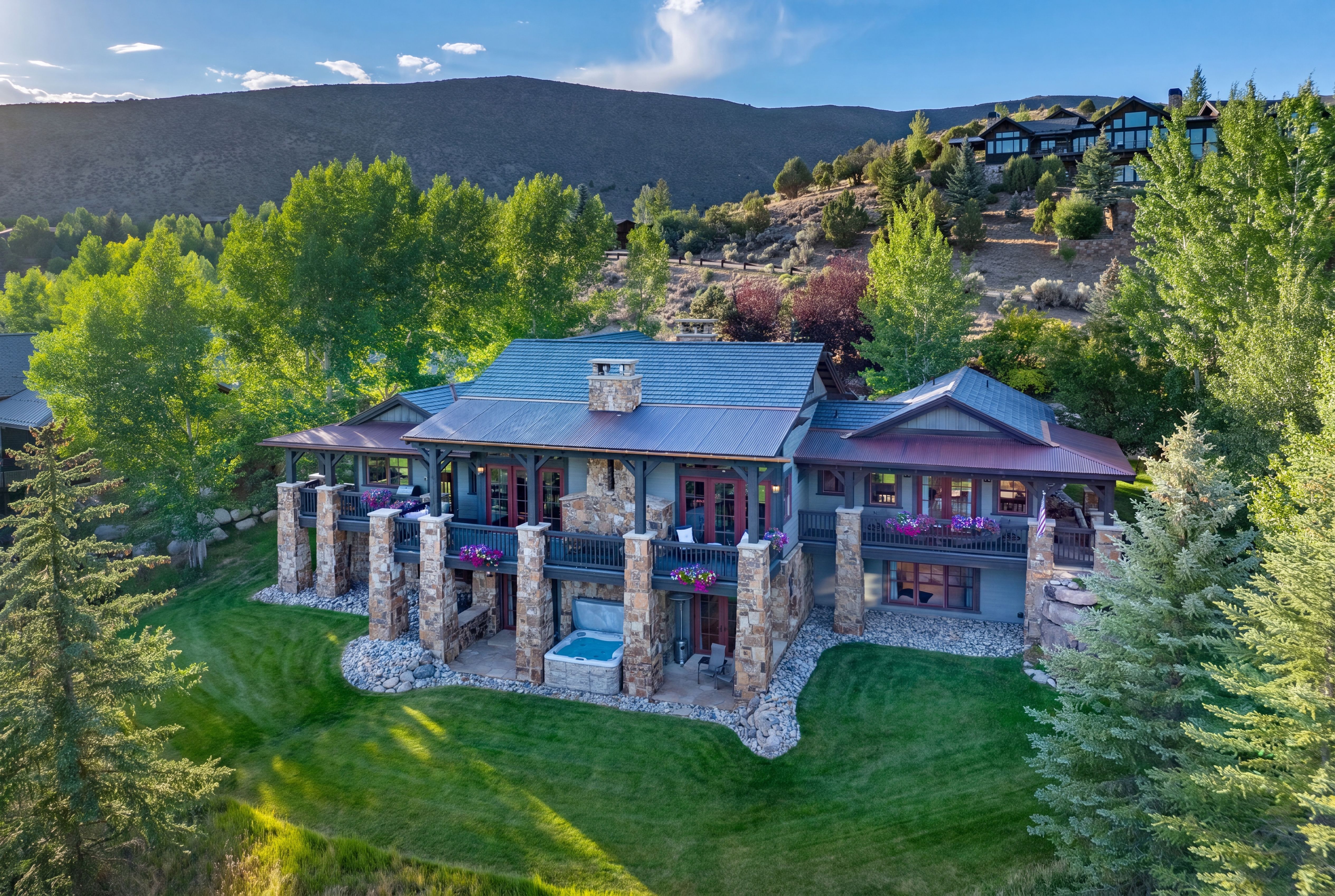  Tucked Within the Gates of Cordillera Valley Club - 物件實景