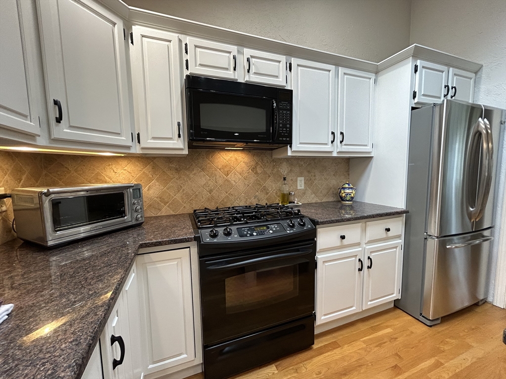 Framingham, Massachusetts, 01701, United States, 4 Bedrooms Bedrooms, ,3 BathroomsBathrooms,Residential,For Sale,1988982