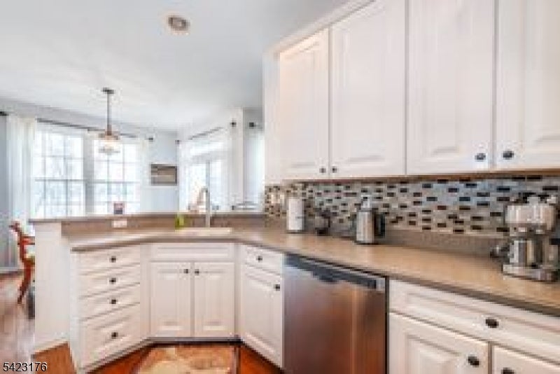 Wayne Twp., New Jersey, 07470, United States, 3 Bedrooms Bedrooms, ,3 BathroomsBathrooms,Residential,For Sale,2037003