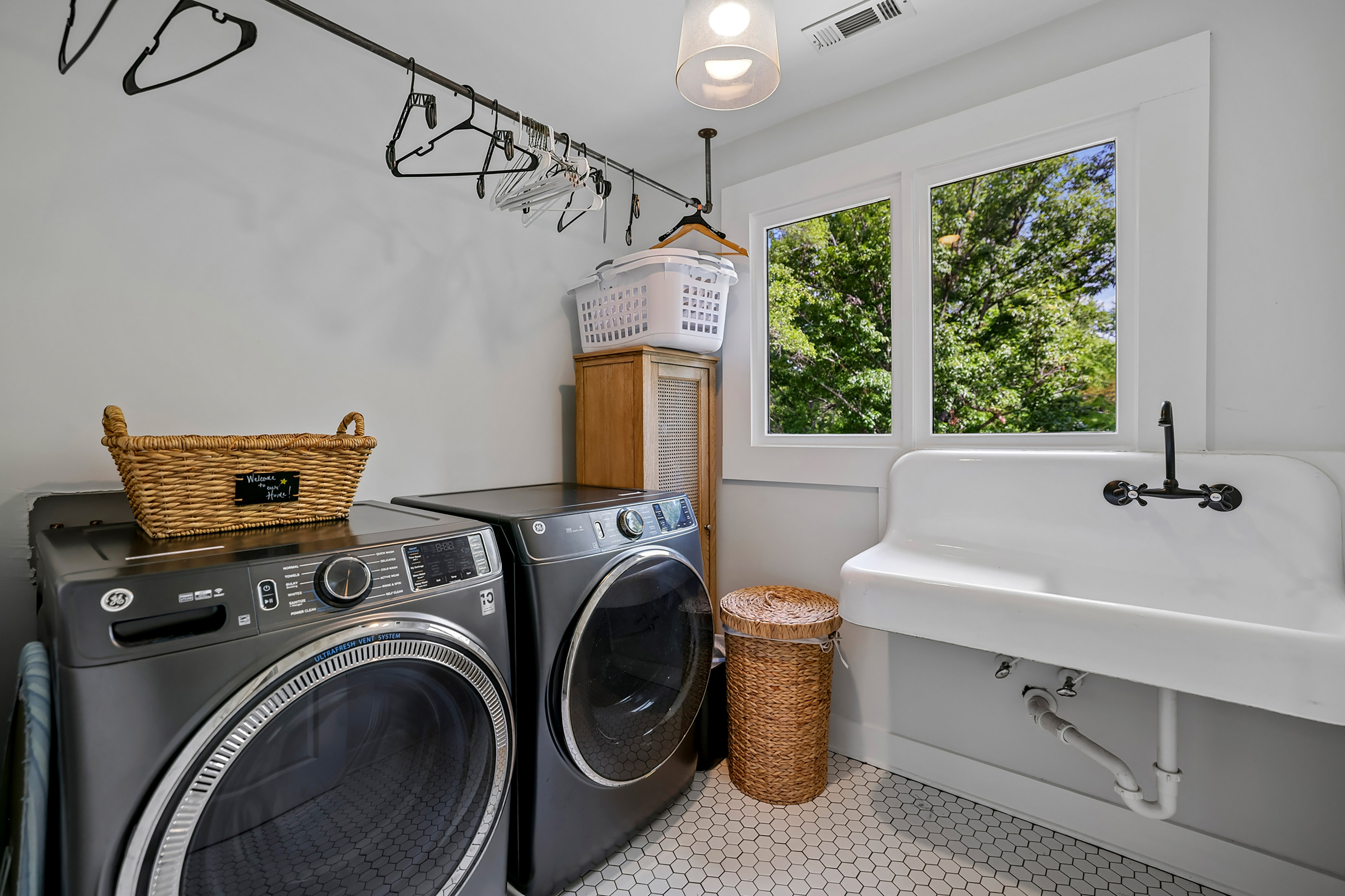  Renovated Bungalow Blends Historic Atlanta Character with Modern Luxury - 物件實景