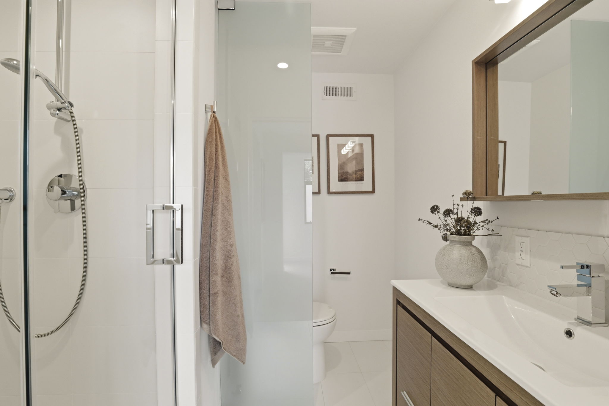  Modern Indoor-Outdoor Living Meets Unbeatable Walkability in Strawberry - 物件實景