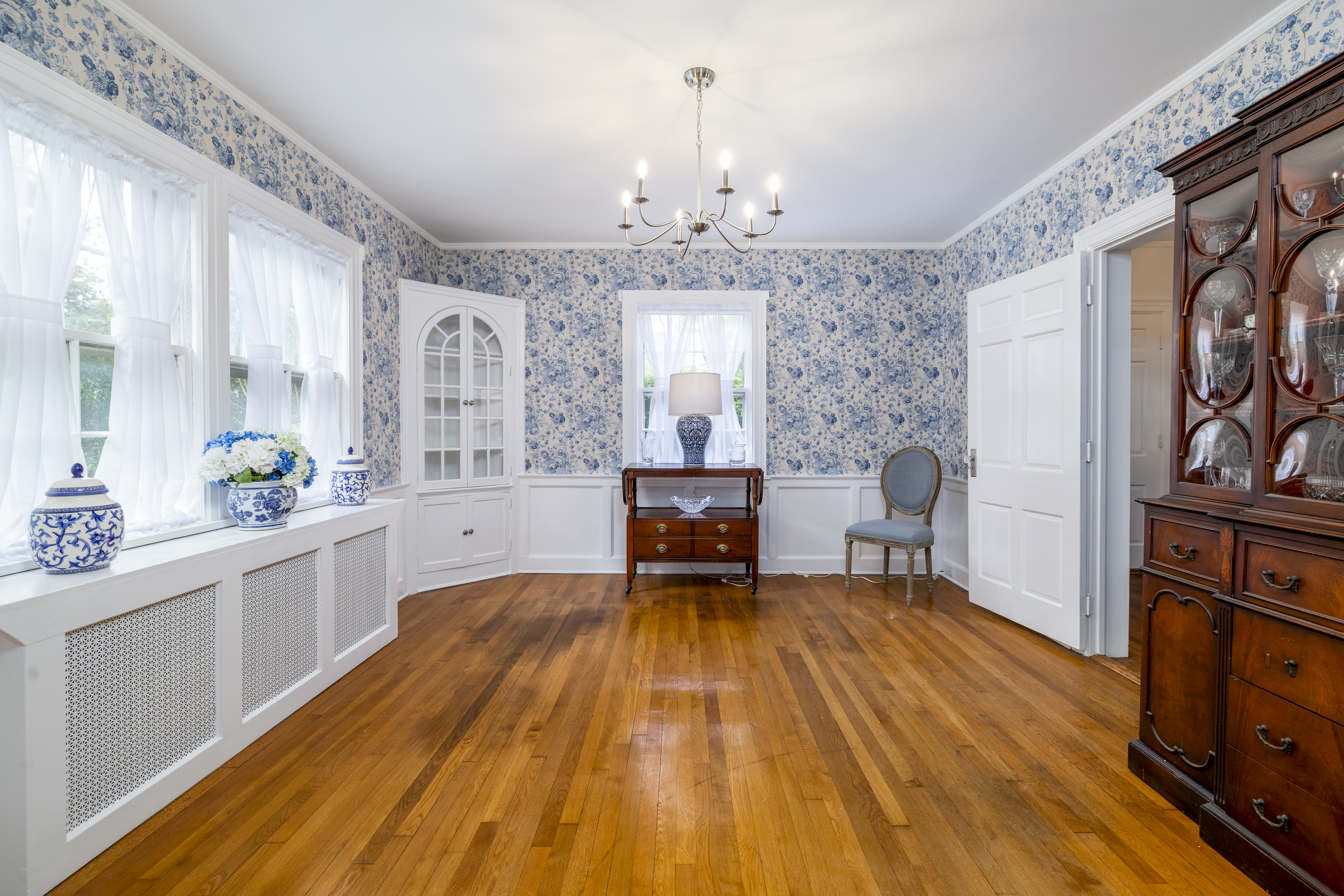  210 Demott Avenue, Rockville Centre, NY, 11570 - 物件實景