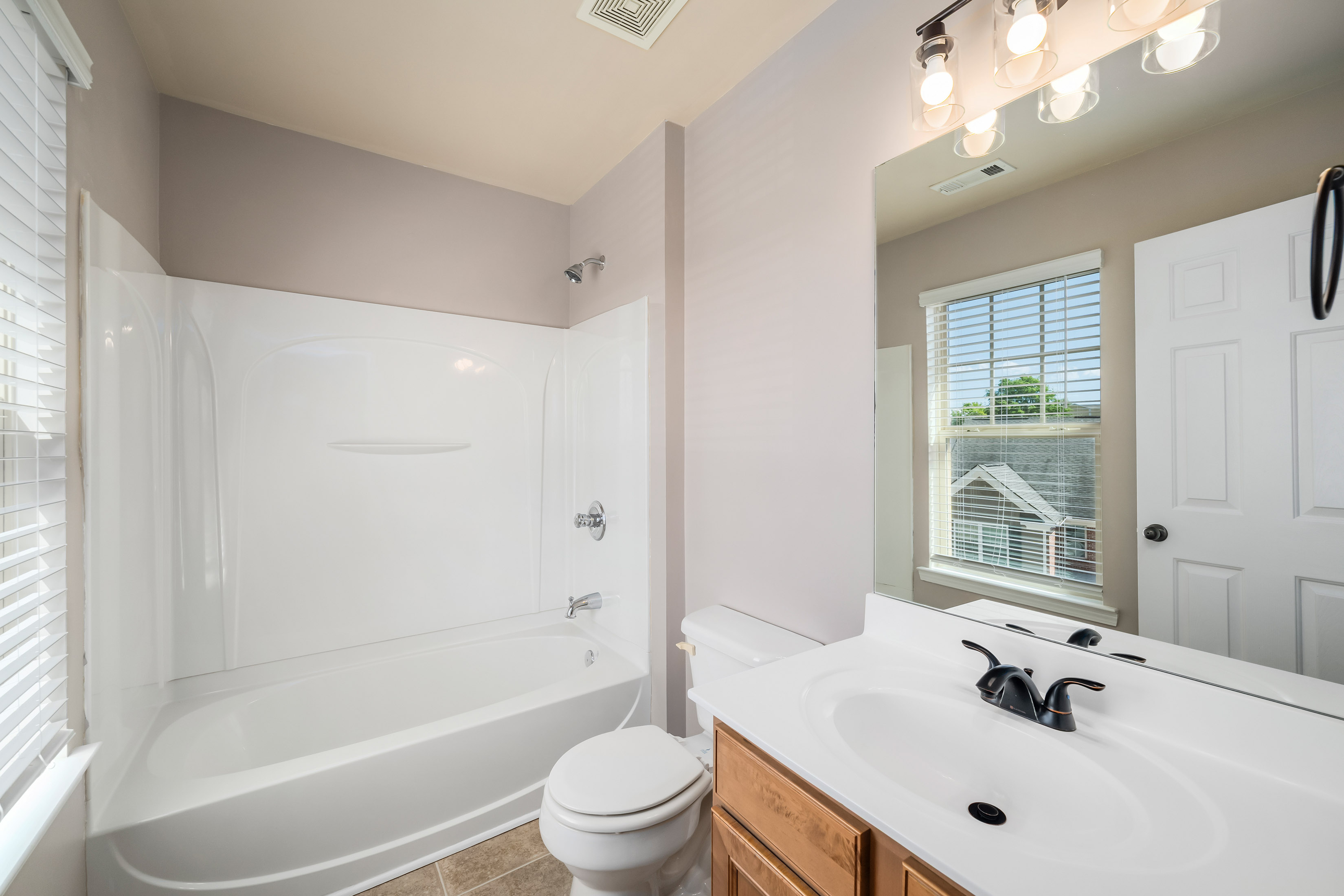  Beautifully Appointed End-Unit Townhome - 物件實景