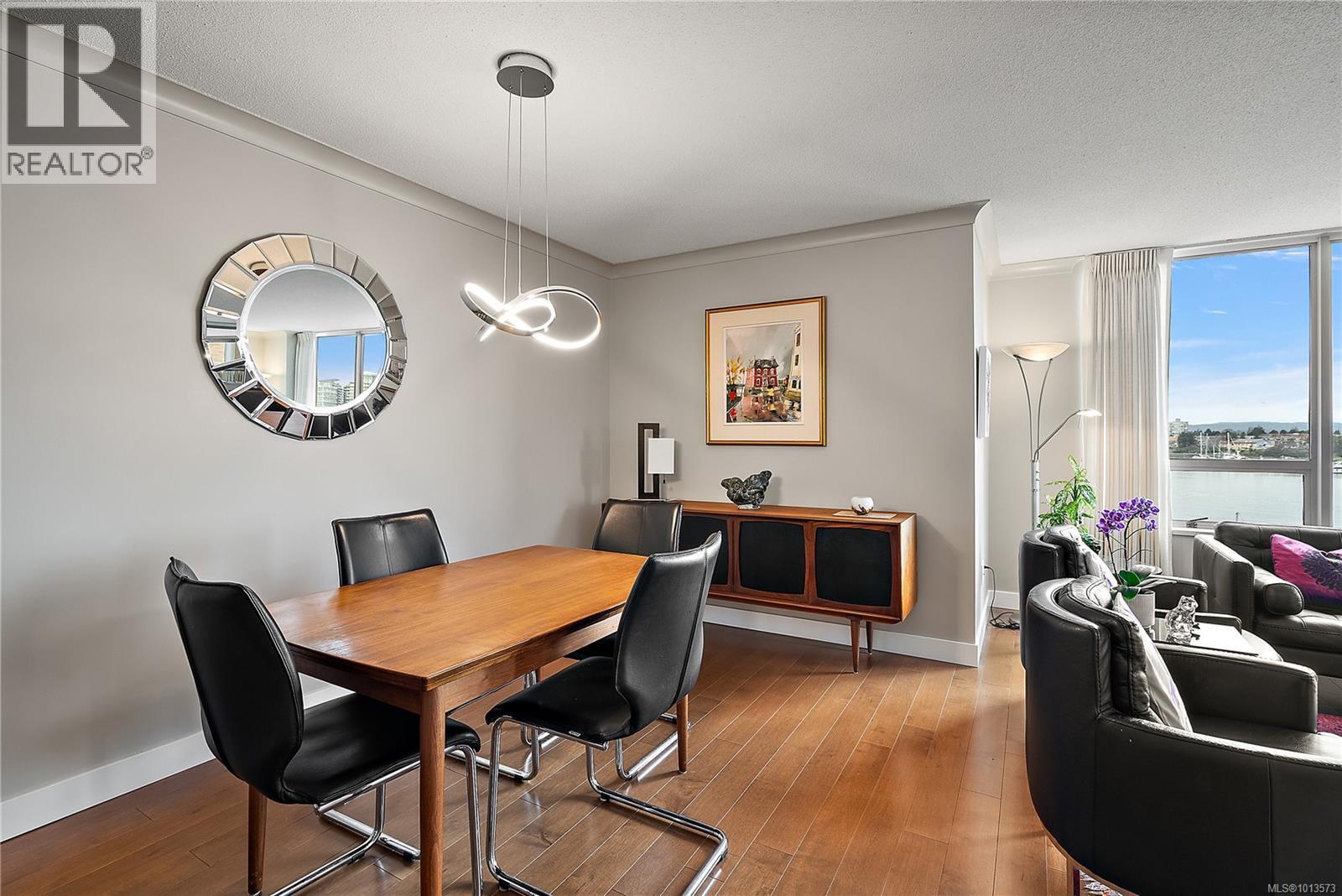 VICTORIA, British Columbia, V8V 4Y1, CA, 2 Bedrooms Bedrooms, ,2 BathroomsBathrooms,Residential,For Sale,1951175