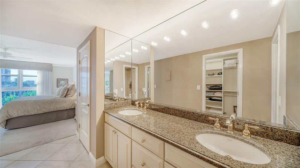 Sarasota, Florida, 34236, United States, 2 Bedrooms Bedrooms, ,2 BathroomsBathrooms,Residential,For Sale,1793887