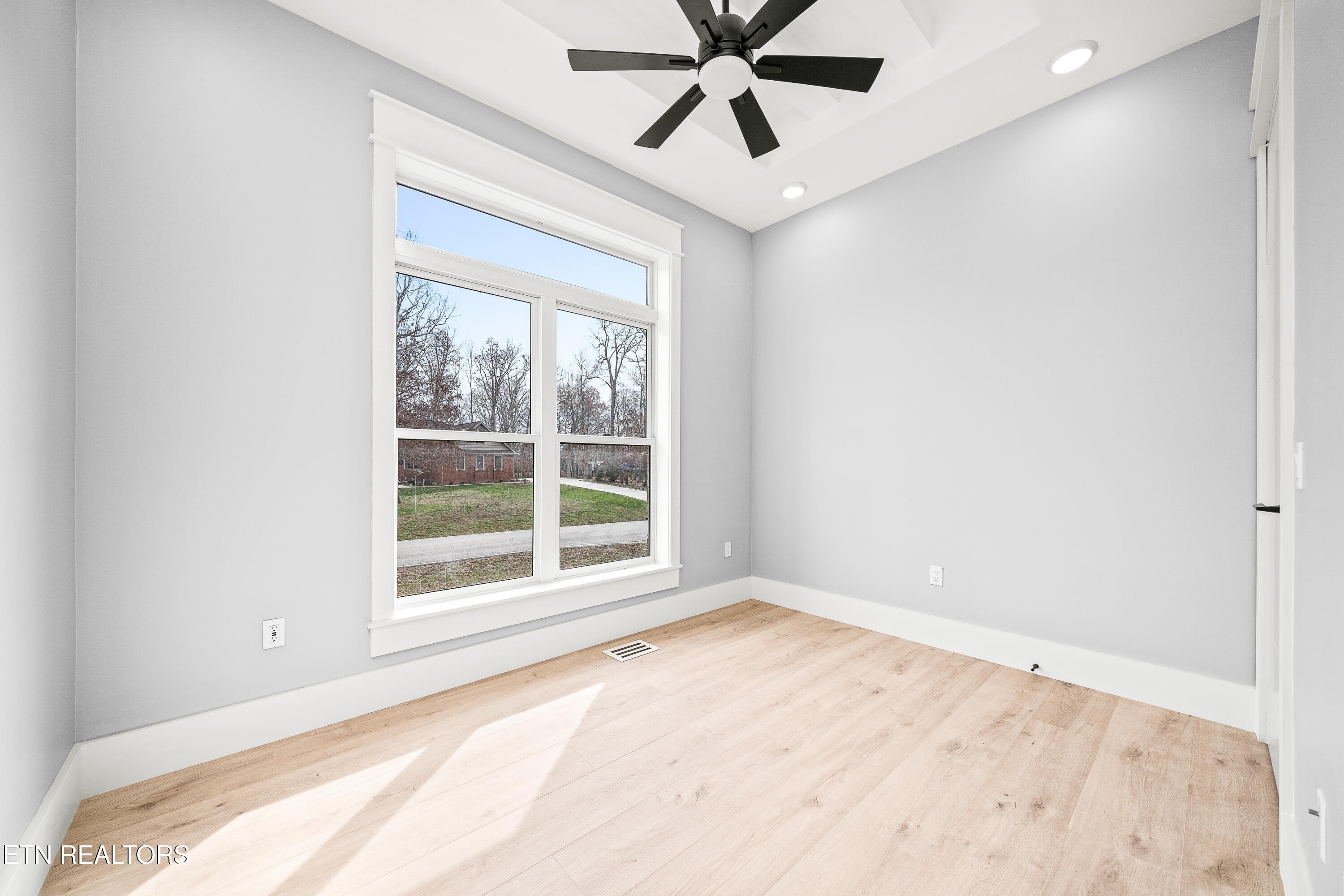 Crossville, Tennessee, 38555, United States, 4 Bedrooms Bedrooms, ,5 BathroomsBathrooms,Residential,For Sale,1977925