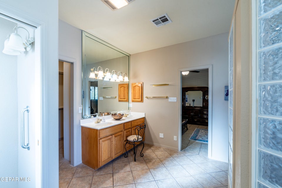 El Paso, Texas, 79912, United States, 4 Bedrooms Bedrooms, ,3 BathroomsBathrooms,Residential,For Sale,1988584