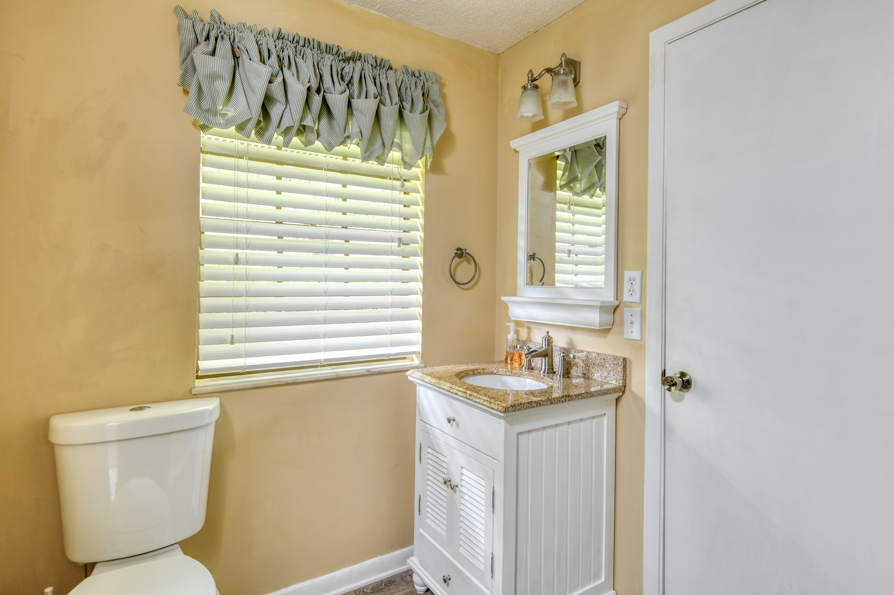Palatka, Florida, 32177, United States, 4 Bedrooms Bedrooms, ,3 BathroomsBathrooms,Residential,For Sale,1865874