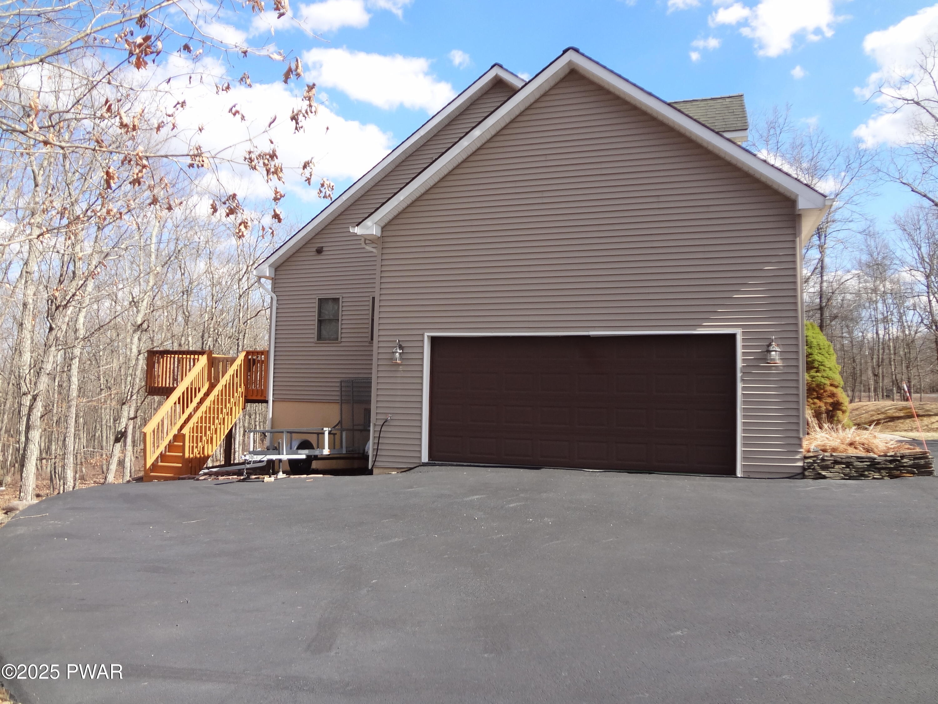 Hawley, Pennsylvania, 18428, United States, 4 Bedrooms Bedrooms, ,3 BathroomsBathrooms,Residential,For Sale,1983271