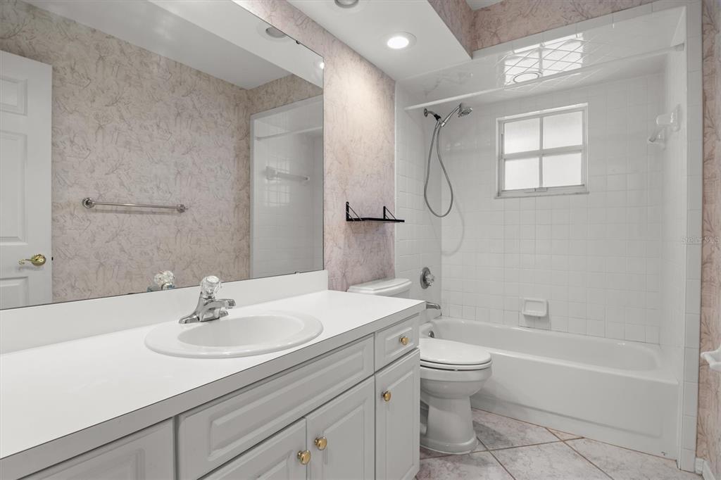 Lakeland, Florida, 33813, United States, 4 Bedrooms Bedrooms, ,4 BathroomsBathrooms,Residential,For Sale,1948005