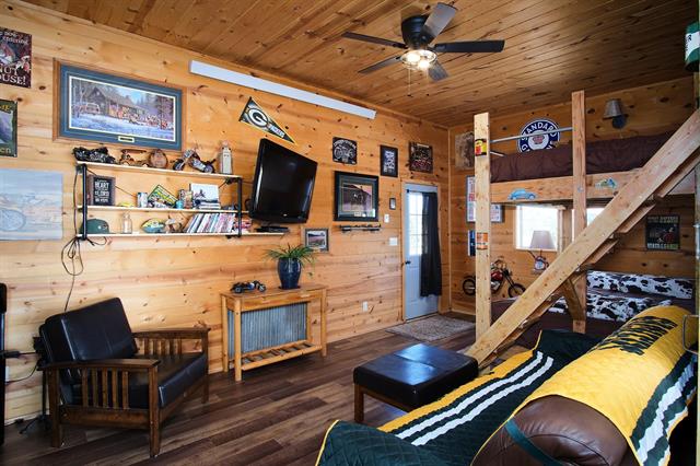 Hot Springs, South Dakota, 57747, United States, 3 Bedrooms Bedrooms, ,3 BathroomsBathrooms,Residential,For Sale,1924140