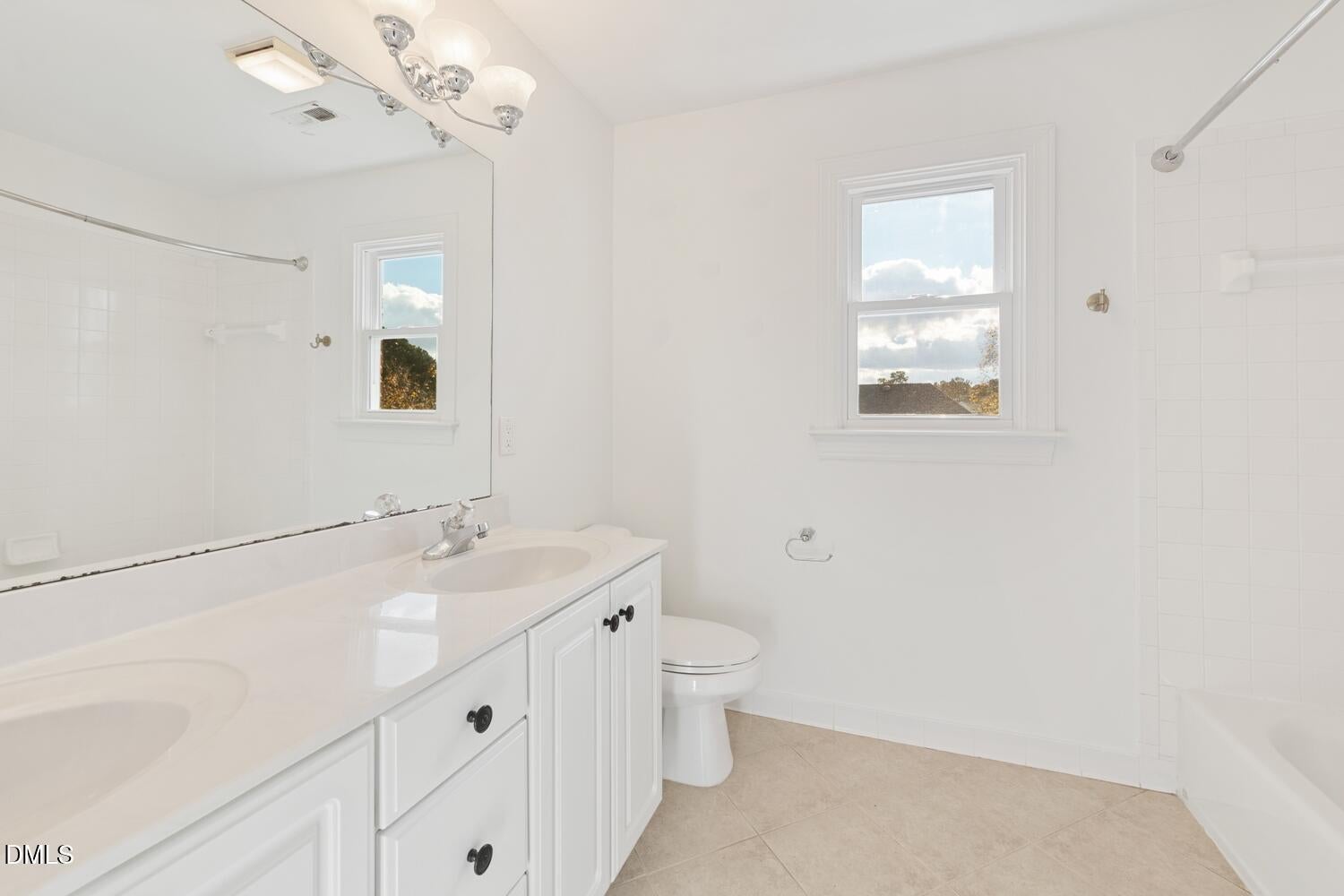 Rolesville, North Carolina, 27571, United States, 4 Bedrooms Bedrooms, ,3 BathroomsBathrooms,Residential,For Sale,1988070