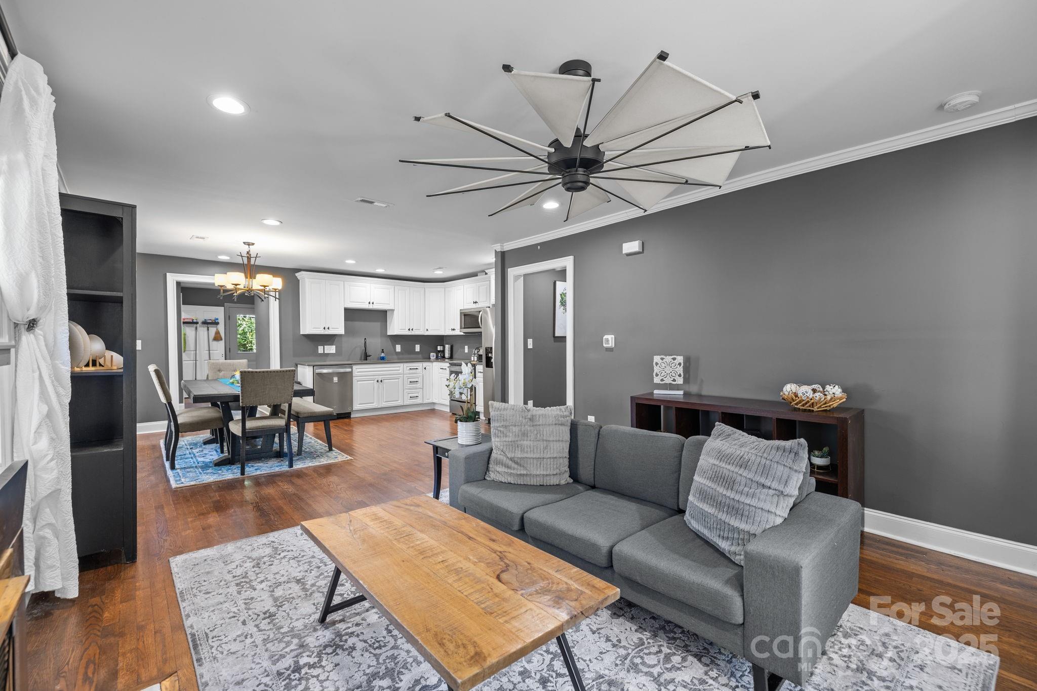 Charlotte, North Carolina, 28205, United States, 2 Bedrooms Bedrooms, ,2 BathroomsBathrooms,Residential,For Sale,1987651