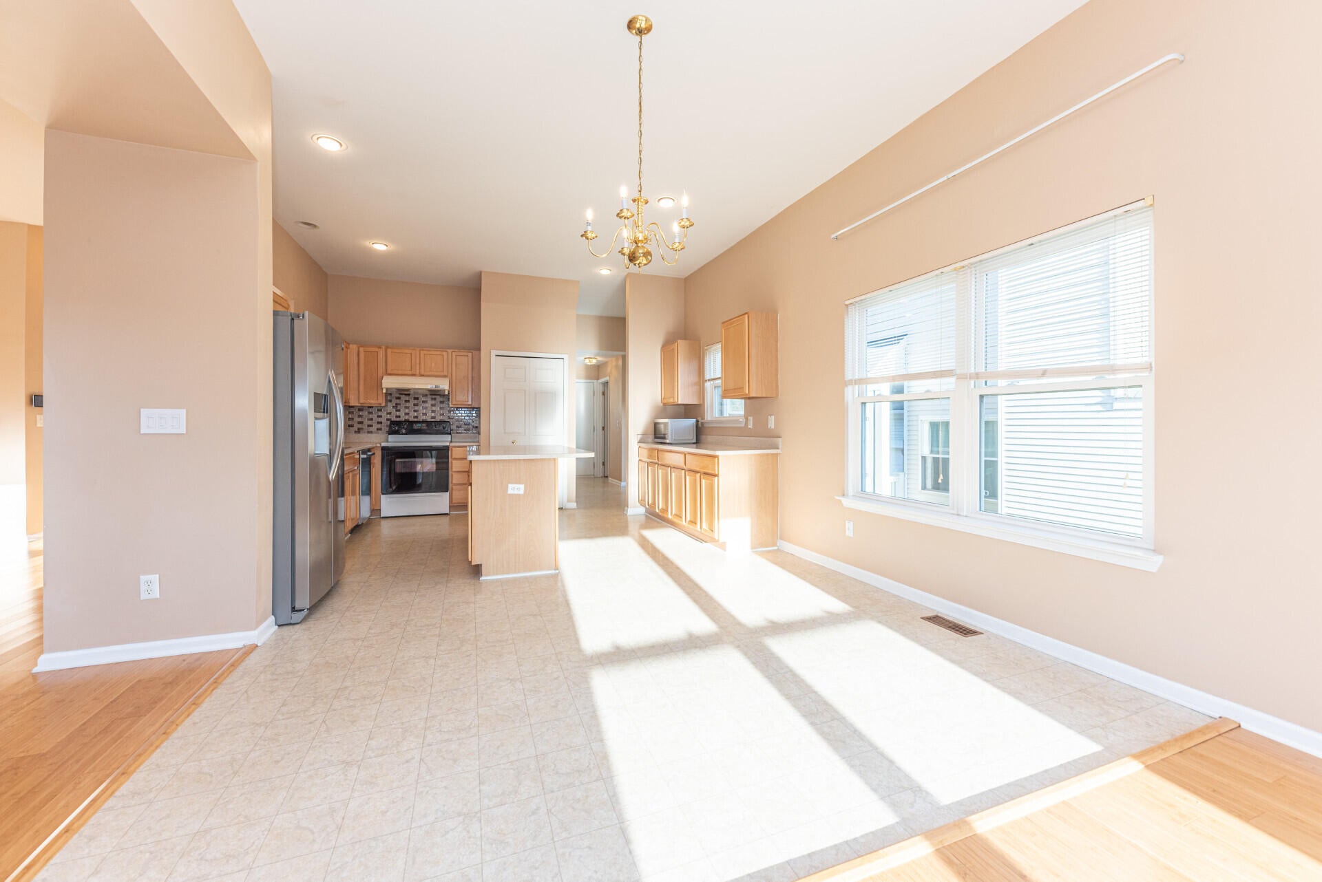 Ann Arbor, Michigan, 48103, United States, 4 Bedrooms Bedrooms, ,3 BathroomsBathrooms,Residential,For Sale,1991592