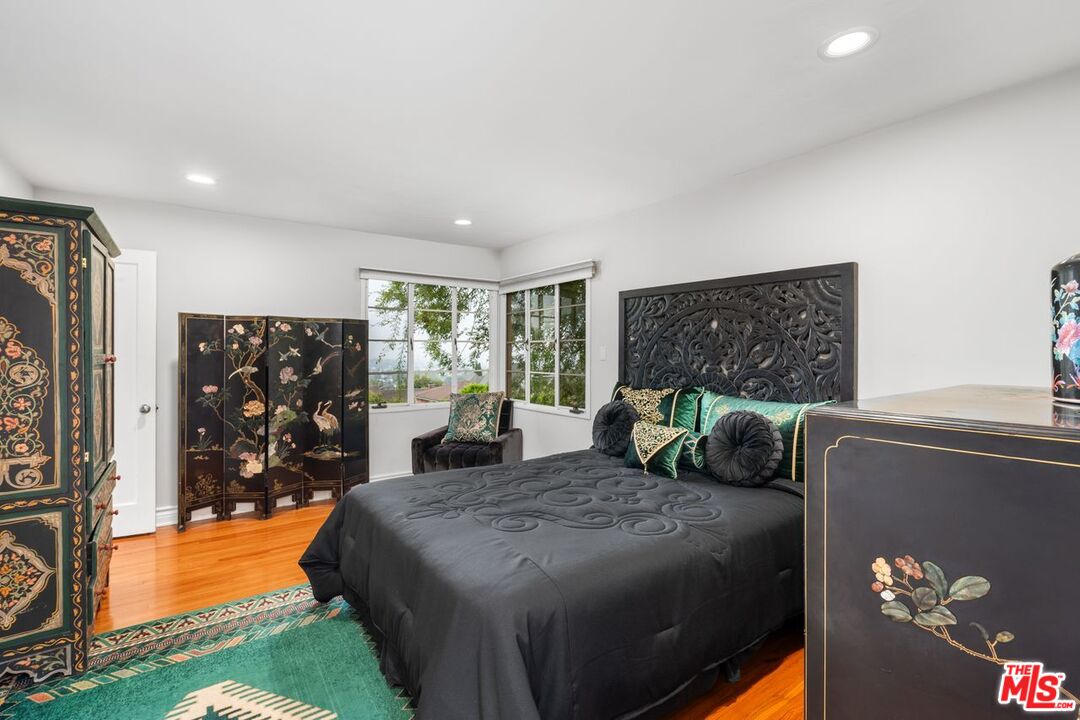 Los Angeles, California, 90027, United States, 4 Bedrooms Bedrooms, ,4 BathroomsBathrooms,Residential,For Sale,1898914