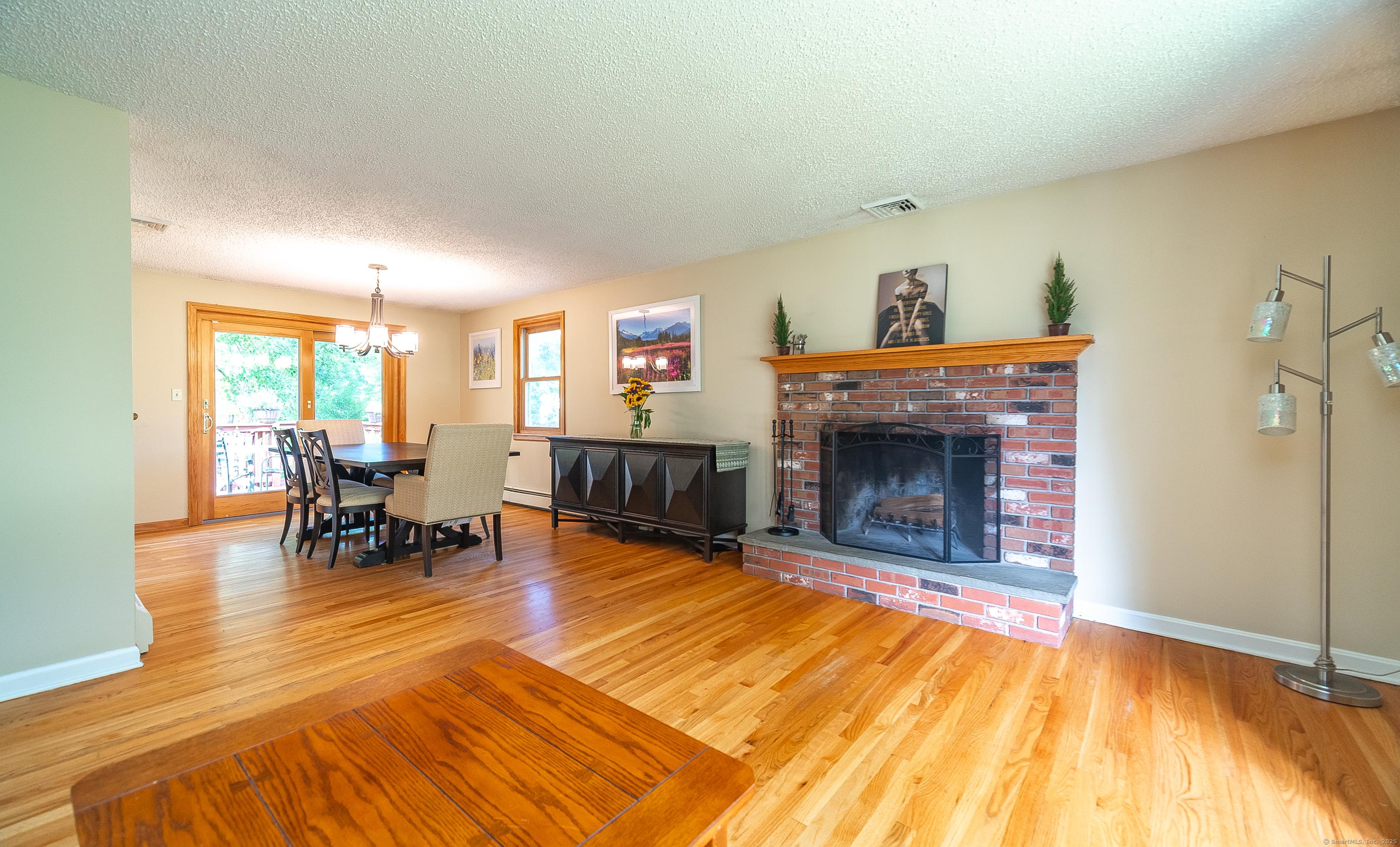 Southington, Connecticut, 06489, United States, 4 Bedrooms Bedrooms, ,4 BathroomsBathrooms,Residential,For Sale,1938423