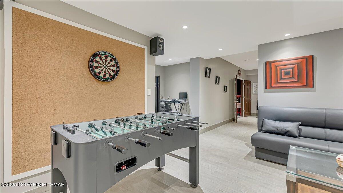 East Stroudsburg, Pennsylvania, 18302, United States, 5 Bedrooms Bedrooms, ,4 BathroomsBathrooms,Residential,For Sale,1980579