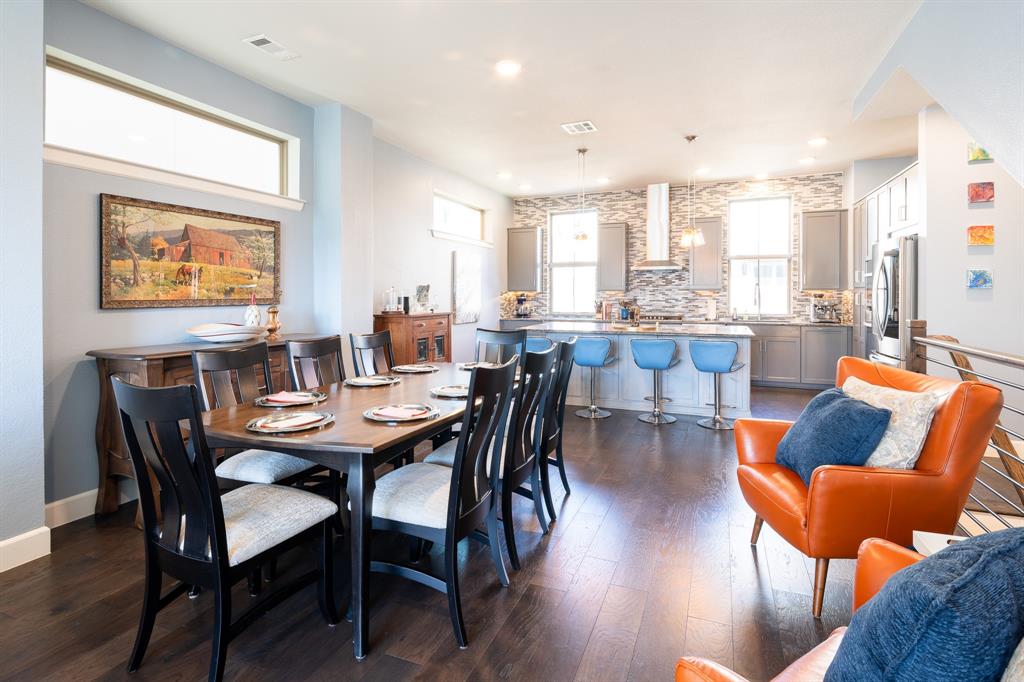 Dallas, Texas, 75212, United States, 3 Bedrooms Bedrooms, ,4 BathroomsBathrooms,Residential,For Sale,1966564