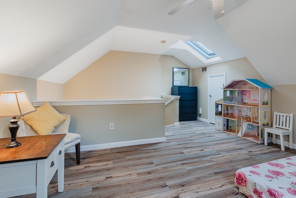 Shrewsbury, Massachusetts, 01545, United States, 2 Bedrooms Bedrooms, ,3 BathroomsBathrooms,Residential,For Sale,1987011