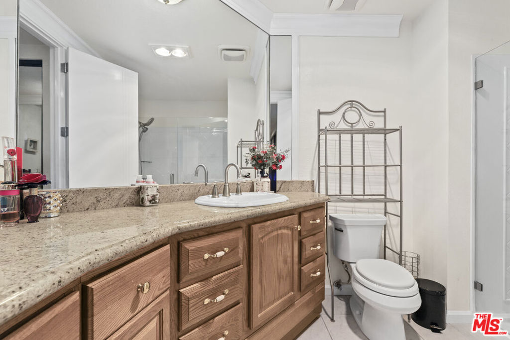 Sherman Oaks, California, 91423, United States, 2 Bedrooms Bedrooms, ,1 BathroomBathrooms,Residential,For Sale,1976281