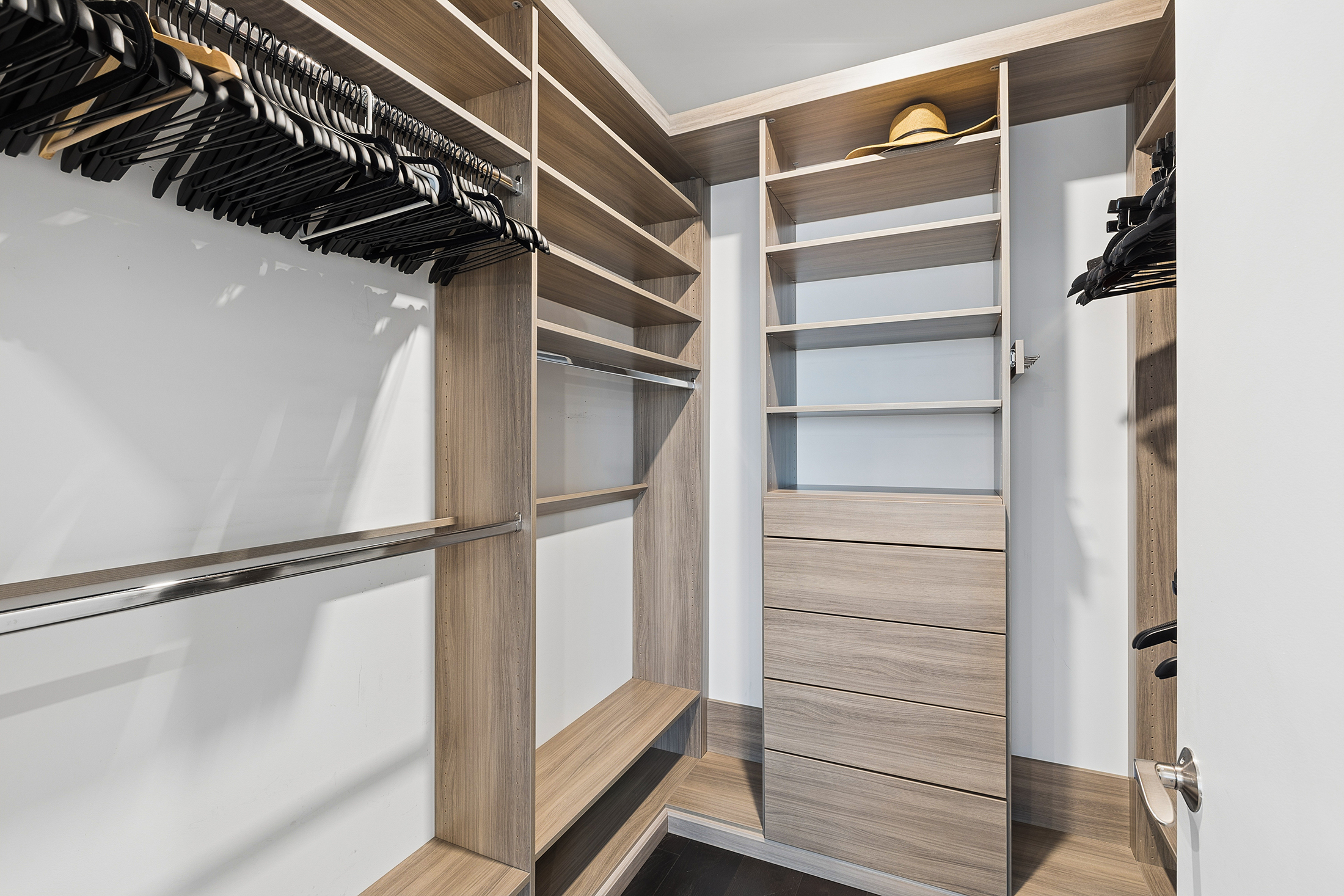  Exceptional One Bedroom Residence at Luxe - 物件實景