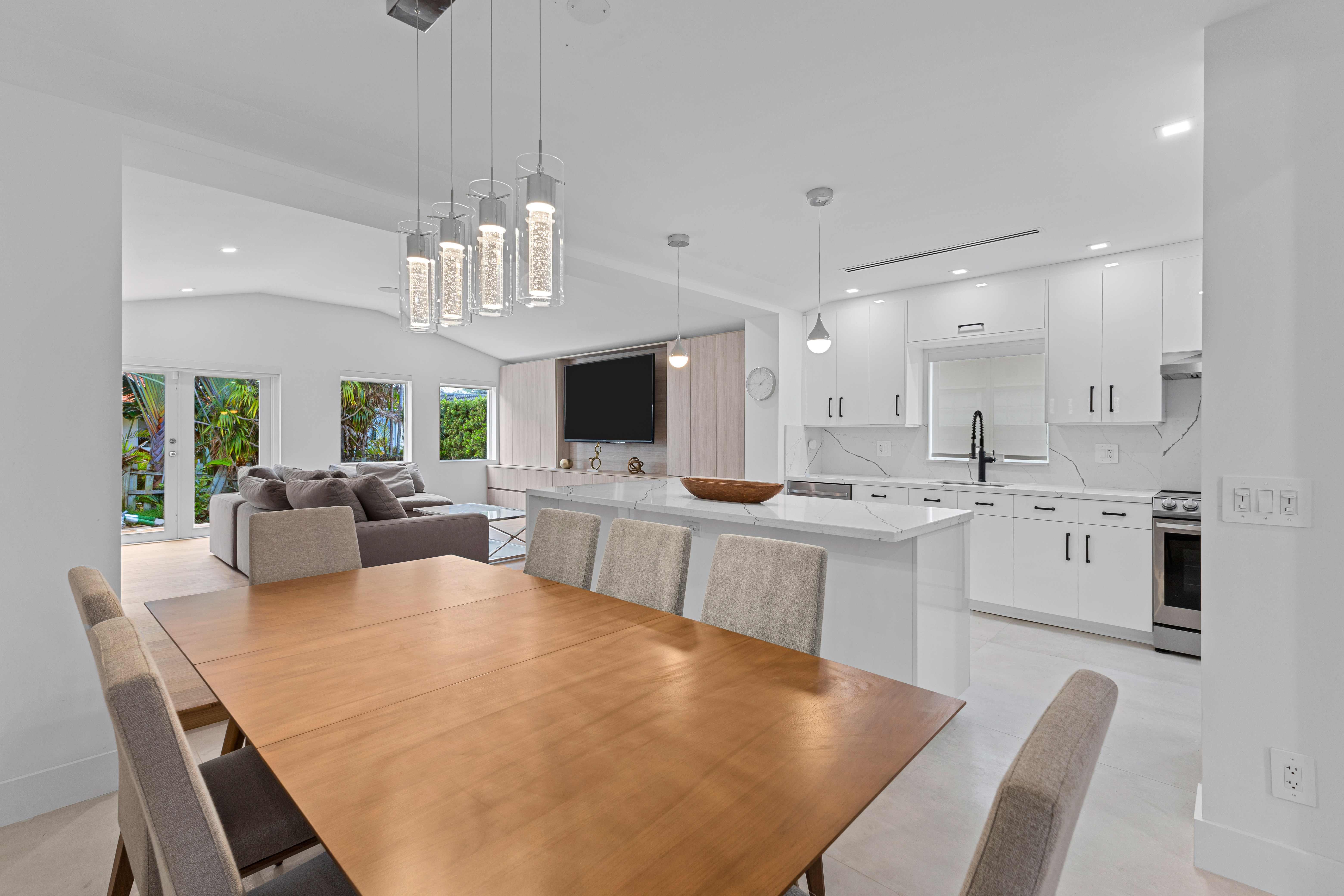  8926 Emerson Ave, Surfside, FL, 33154 - 物件實景