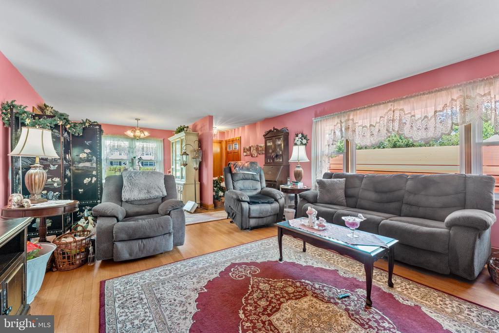 Fredericksburg, Virginia, 22407, United States, 5 Bedrooms Bedrooms, ,3 BathroomsBathrooms,Residential,For Sale,1925388