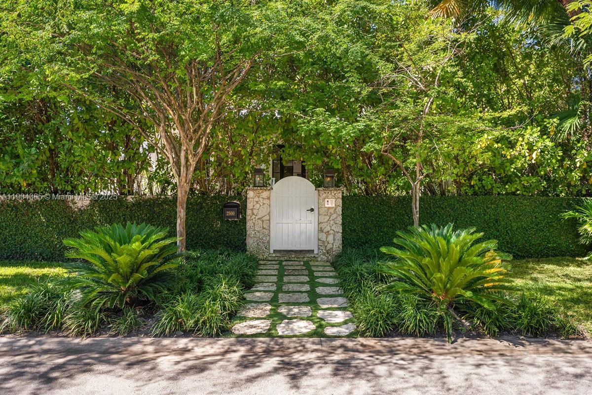 Miami Beach, Florida, 33140, United States, 4 Bedrooms Bedrooms, ,6 BathroomsBathrooms,Residential,For Sale,1992066