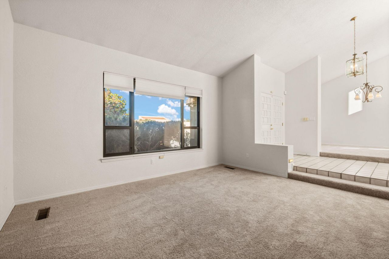 Albuquerque, New Mexico, 87111, United States, 4 Bedrooms Bedrooms, ,3 BathroomsBathrooms,Residential,For Sale,1947395