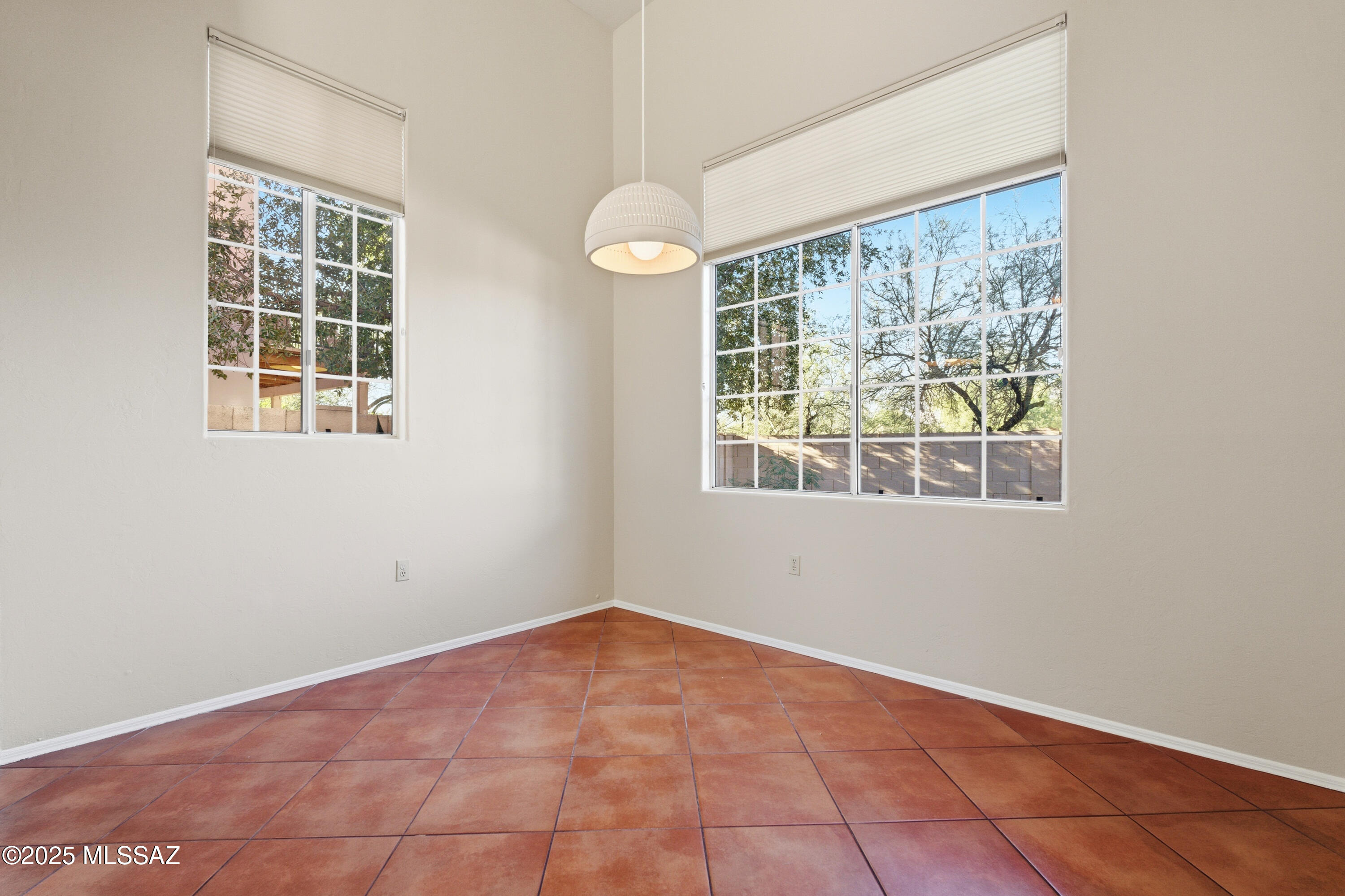 Tucson, Arizona, 85712, United States, 4 Bedrooms Bedrooms, ,3 BathroomsBathrooms,Residential,For Sale,1989179